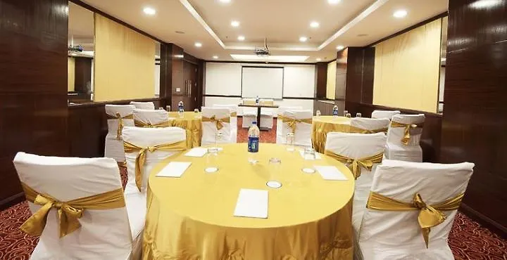 ****  The Golden Plaza Hotel Panchkula Hindistan