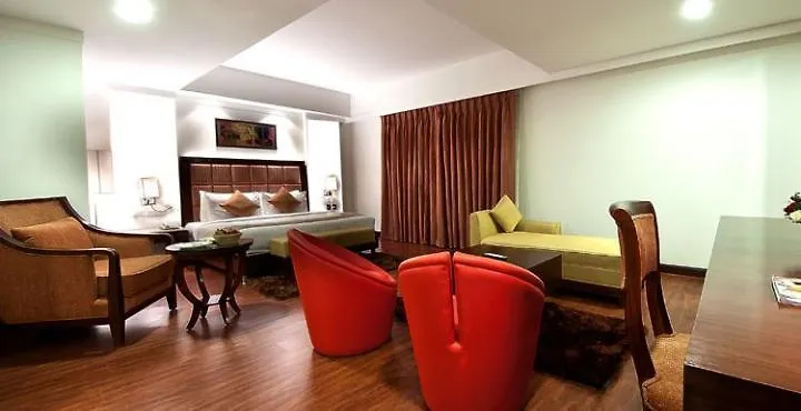 The Golden Plaza Hotel Panchkula 4*,