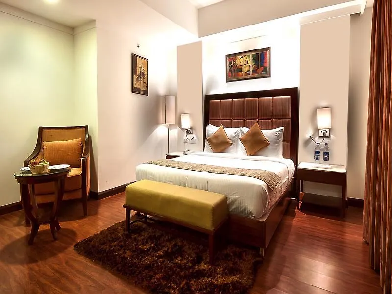 ****  The Golden Plaza Hotel Panchkula Hindistan