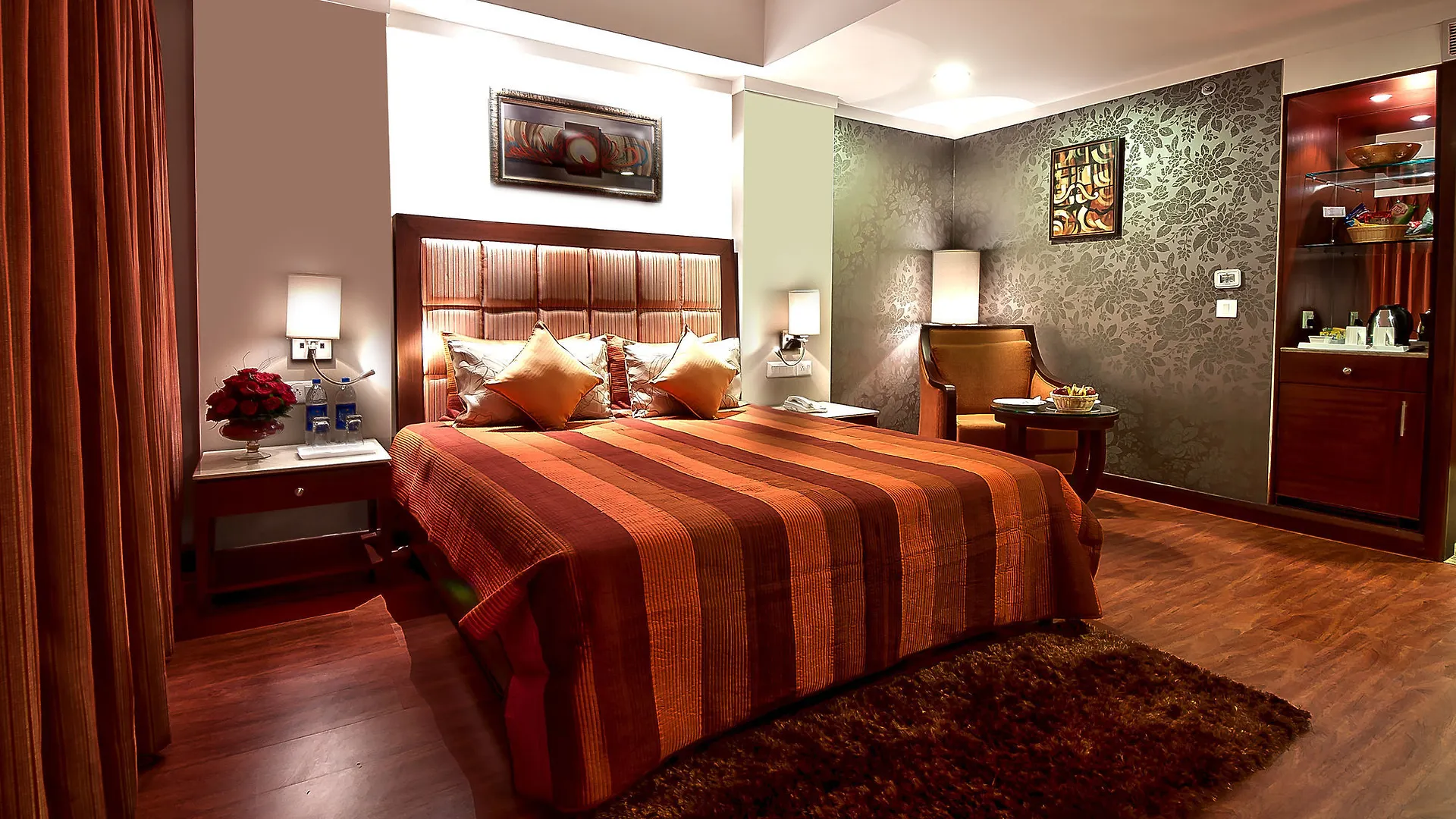 ****  The Golden Plaza Hotel Panchkula Hindistan